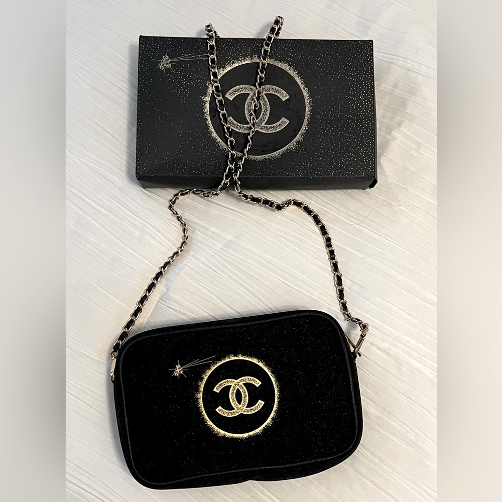 New Chanel Holiday limited edition, cosmetic bag with box
